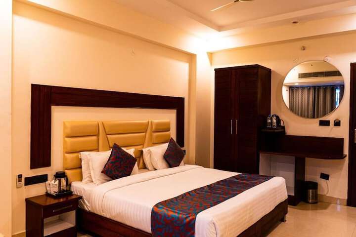 Room 10 of 17