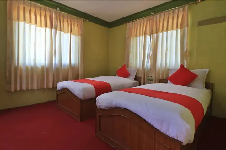 Room 4 of 9