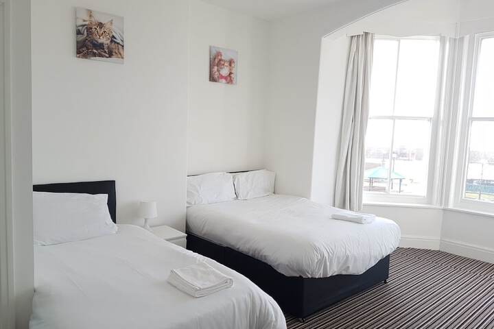 Room 32 of 38