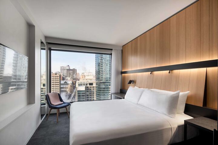 Room 26 of 105