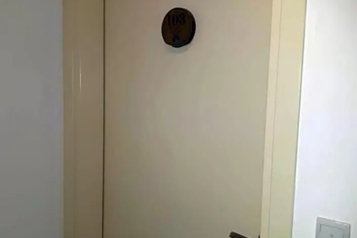 Room 12 of 25