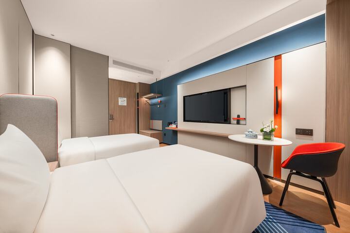 Room 18 of 96