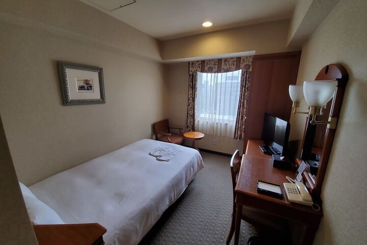 Room 6 of 11