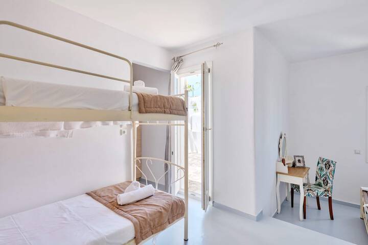 Room 9 of 46