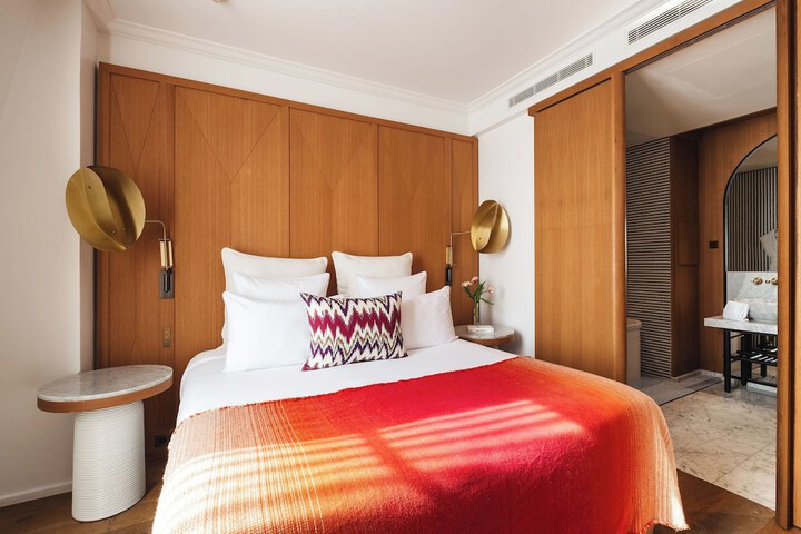 Room 34 of 92