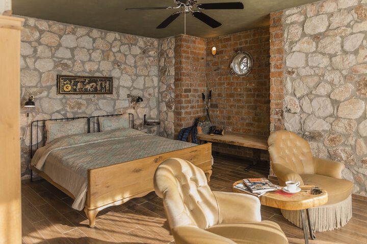 Room 12 of 20