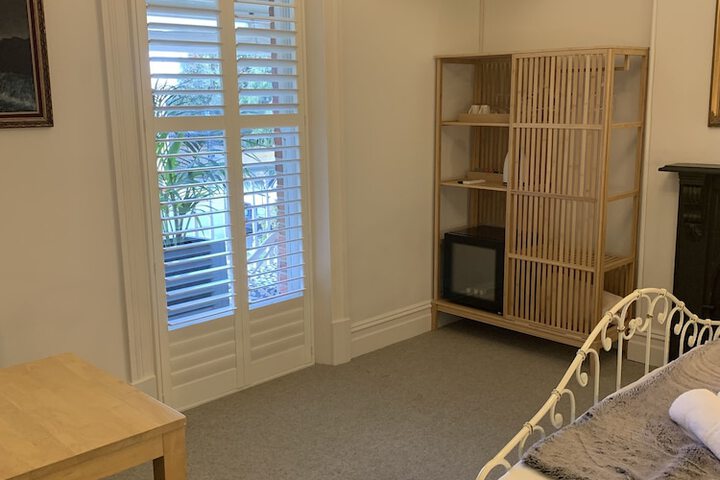 Room 9 of 33