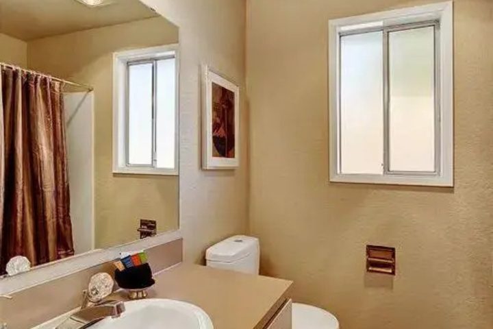 Room 10 of 19