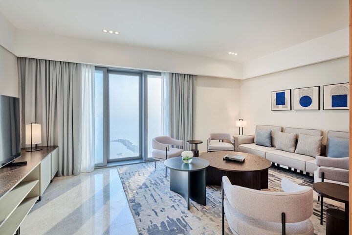 Room 33 of 46