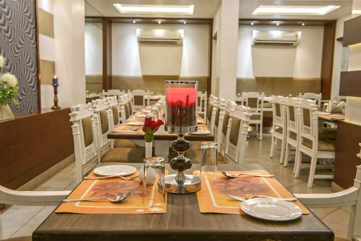 Dining 54 of 65