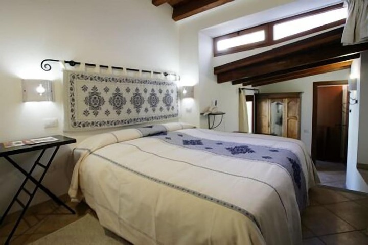 Room 21 of 42