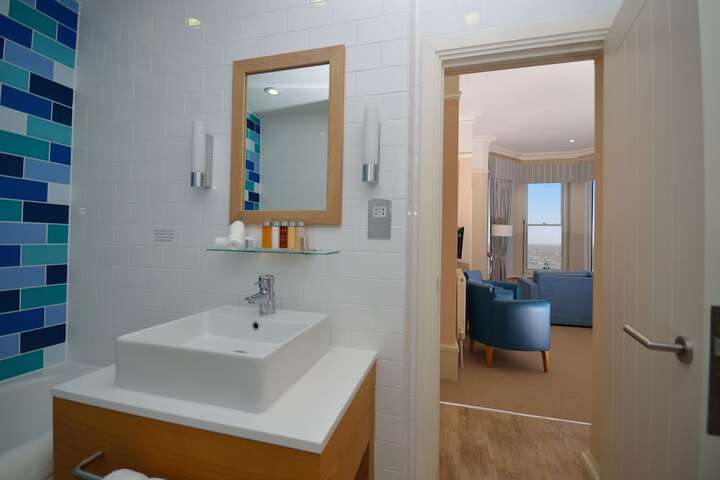 Room 43 of 103