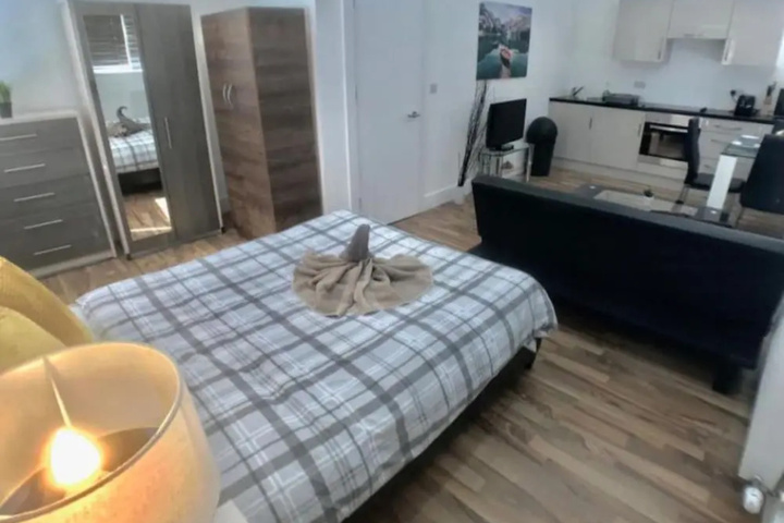 Room 9 of 11