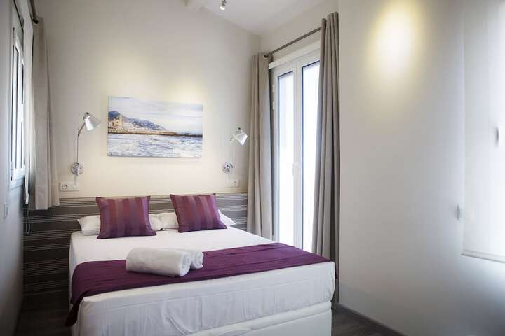 Room 3 of 98