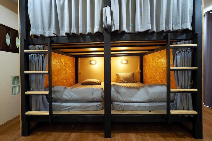 Room 28 of 82