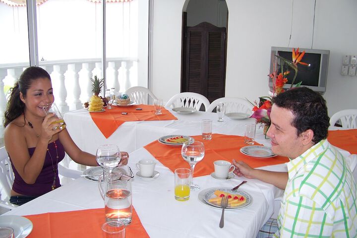 Dining 26 of 33