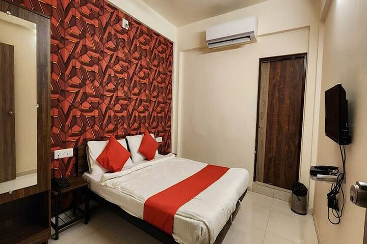 Room 8 of 30