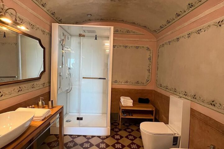 Room 28 of 38