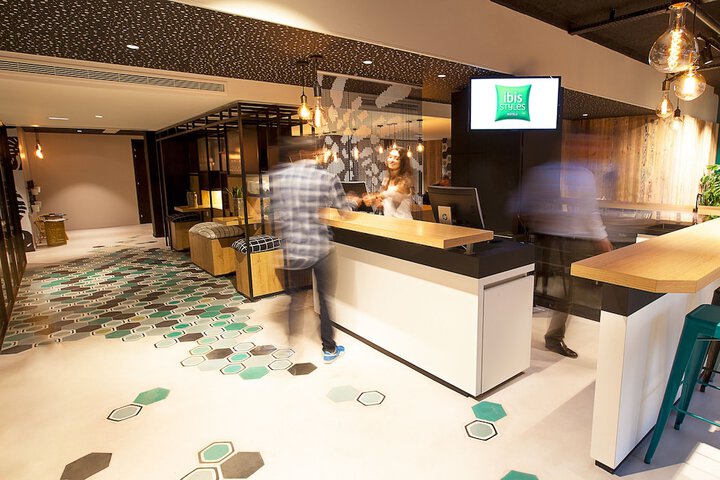 Check-in/check-out kiosk