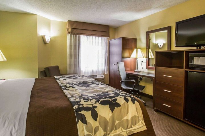 1 King Bed (8 of 8)