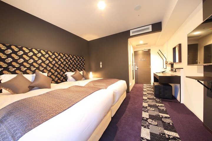 Room 16 of 87