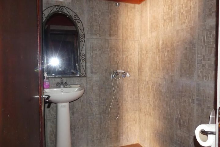 Room 4 of 25