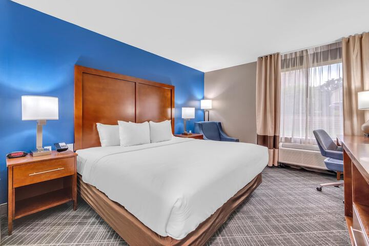 Room 32 of 83