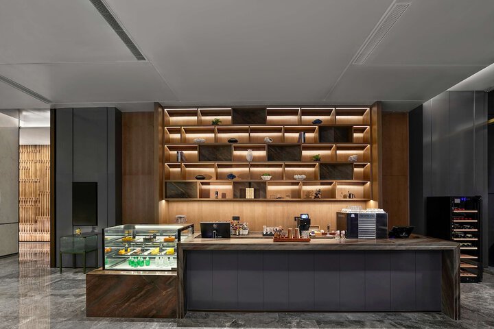 Lounge 54 of 63