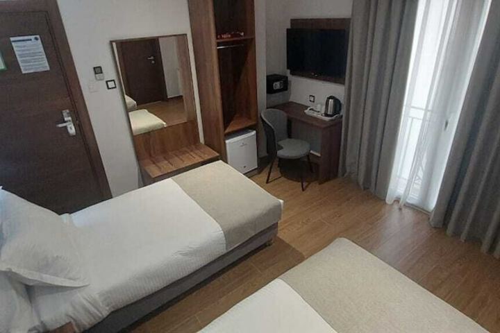 Room 4 of 26