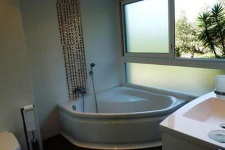 Room 2 of 17
