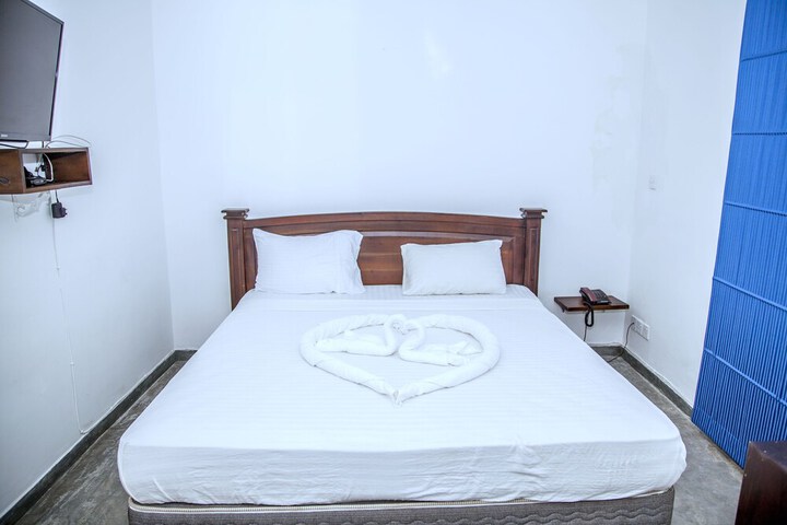 Room 11 of 30