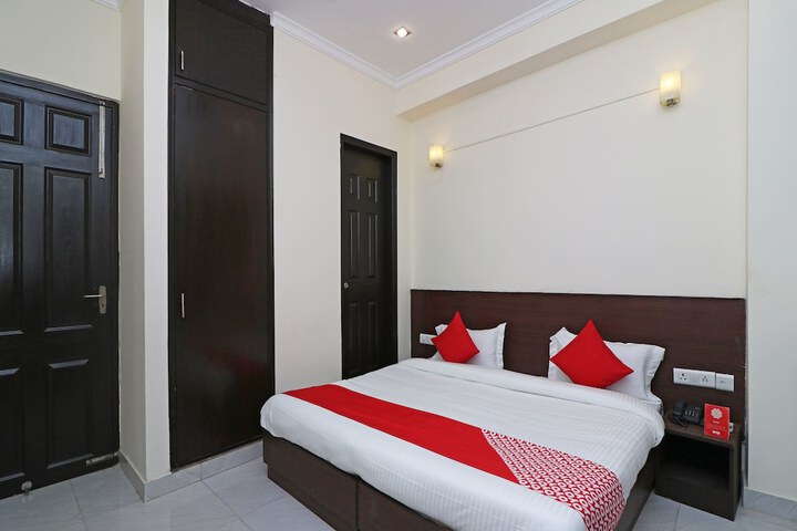 Room 13 of 23