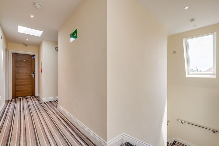 Room 17 of 103