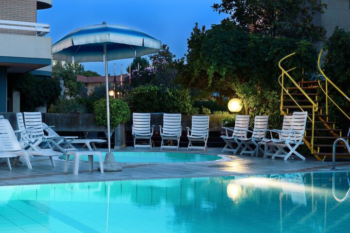 Pool 16 of 40