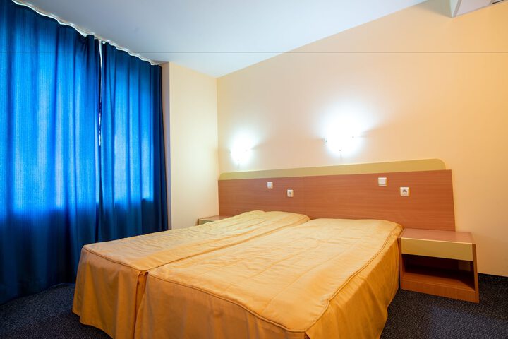 Room 42 of 85