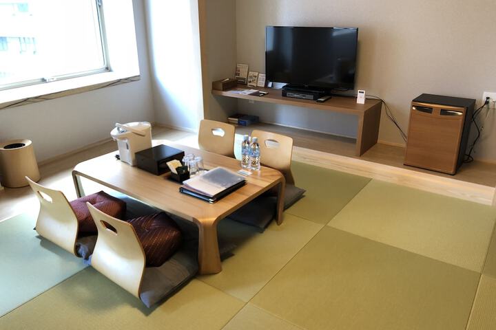 Room 28 of 67