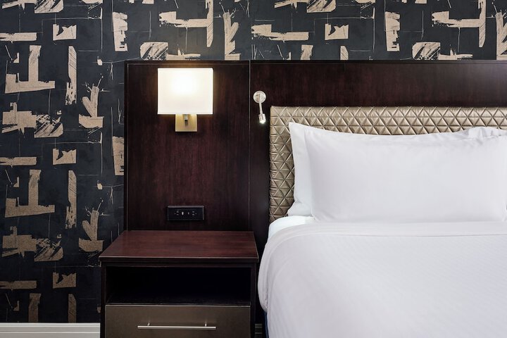 Room 35 of 173
