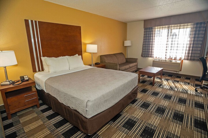 1 Queen Bed (9 of 13)