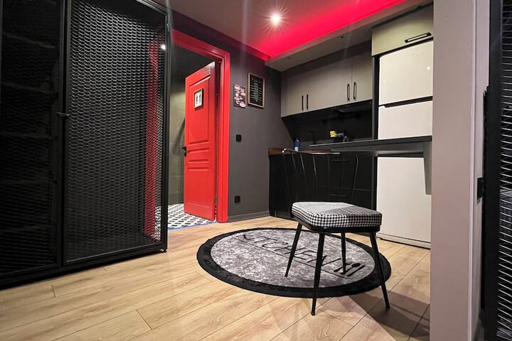 Room 22 of 28
