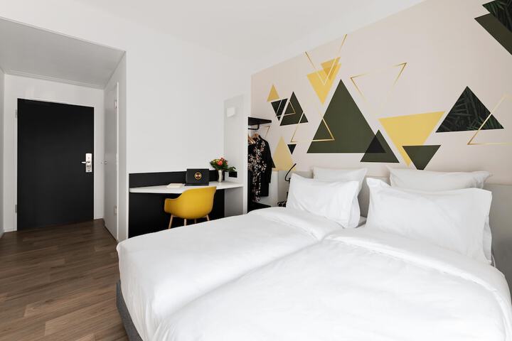 Room 9 of 29