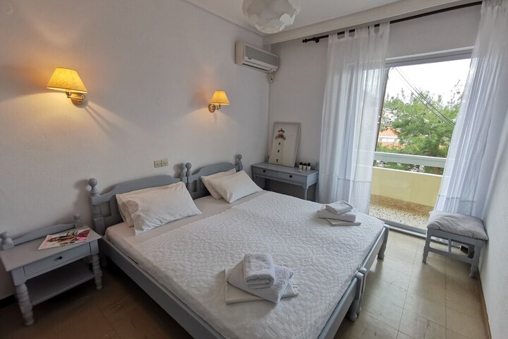 Room 9 of 34