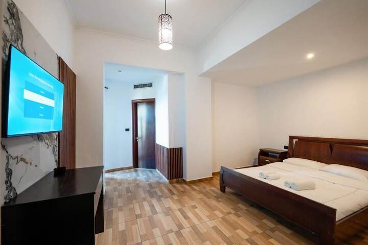 Room 43 of 100