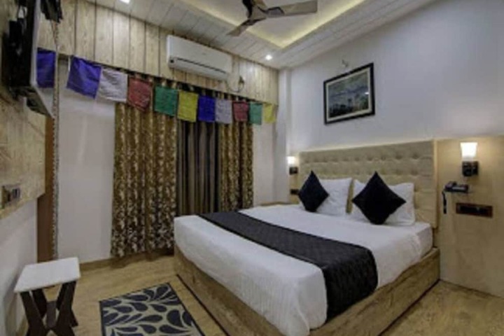 Room 9 of 20