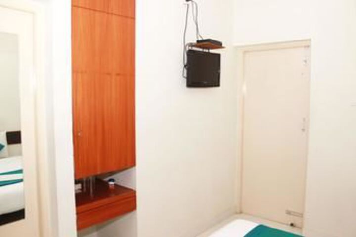 Room 13 of 17