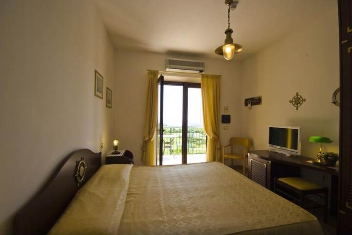Room 8 of 38