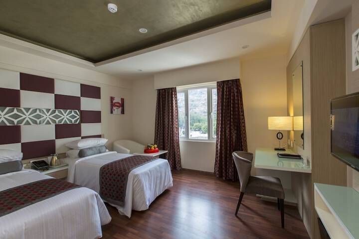 Room 3 of 35