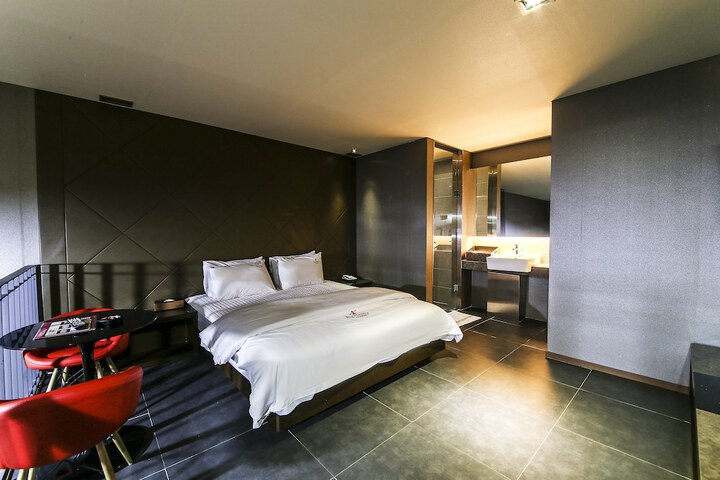 Room 38 of 95