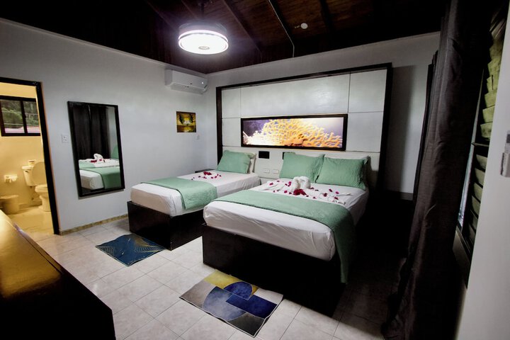 Room 10 of 37