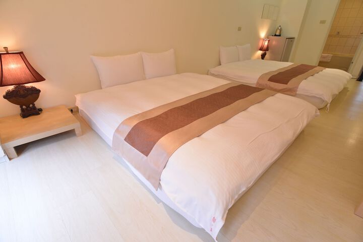 Room 12 of 30