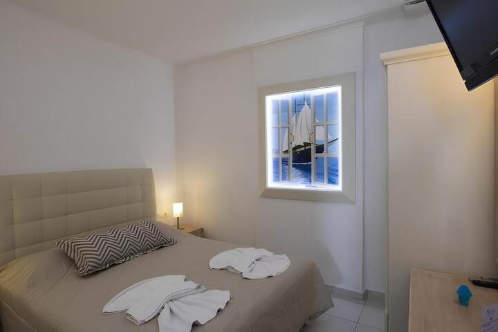 Room 4 of 93